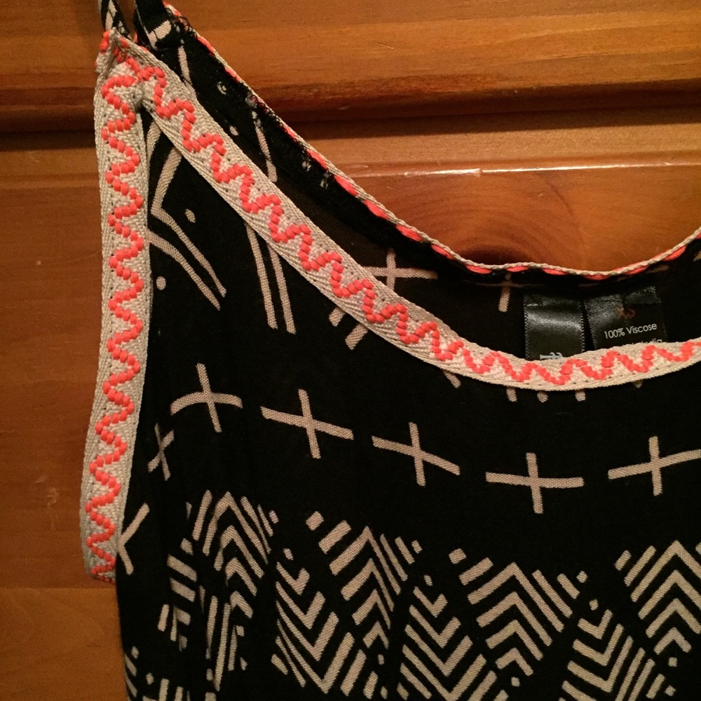 Patterned Romper - Picture 2 of 4
